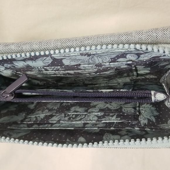 Vera Bradley Crossbody Kavu Style Bag with Matching Zip Around Wallet. Lite Blue - Picture 5 of 10